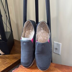 Size 10 W EUR 40 Olukai Gray Slip-On Shoes for ladies